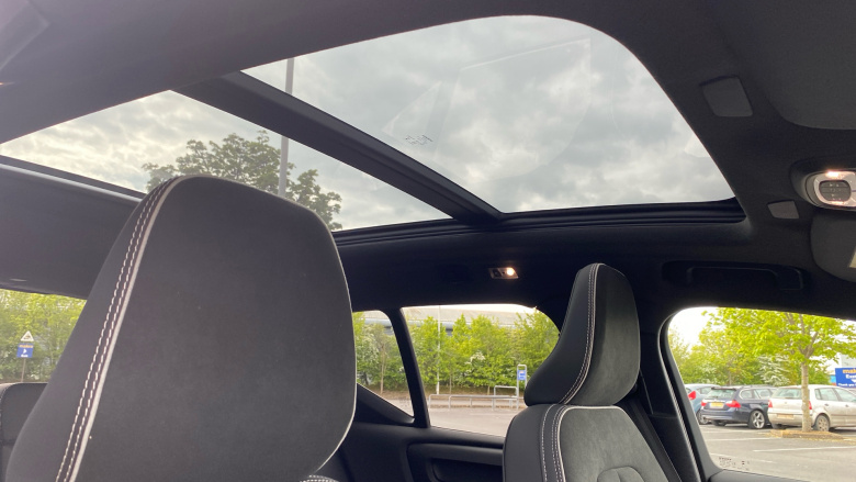 Volvo Xc40 1.5 T5 Recharge PHEV Ultimate Dark 5dr Auto Estate